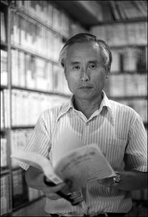 고단한 삶을 마다하지 않고 한 시대의 언론정신과 역사정신을 일으켜세우기 위해 한평생 정진한 송건호 선생.